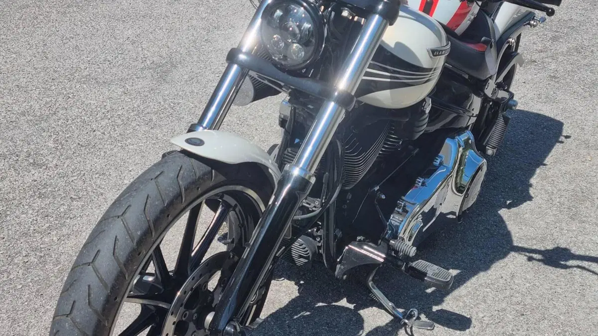 Harley-Davidson 1690 Breakout (2013 - 17) - FXSB  (4)
