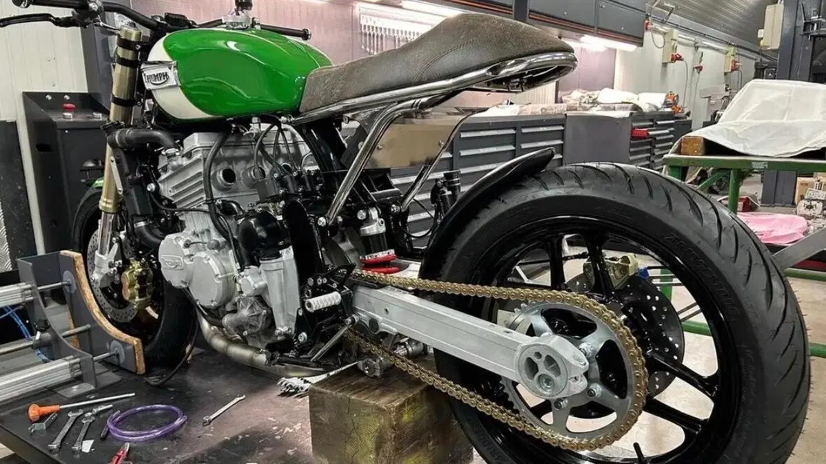 Triumph Trident 750  (4)