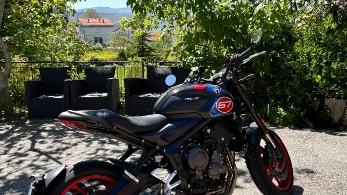 Triumph Trident 660 Triple Tribute Edition (2025 - 26)  (3)