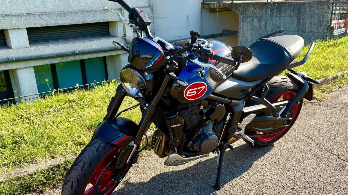 Triumph Trident 660 Triple Tribute Edition (2025 - 26)  (4)