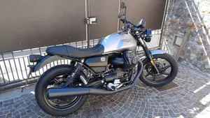 Moto Guzzi V7 Stone (2021 - 24)  (3)