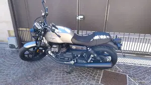 Moto Guzzi V7 Stone (2021 - 24)  (4)