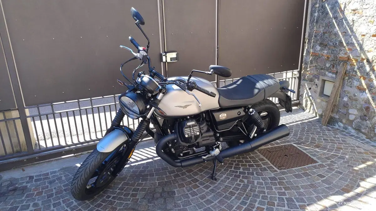 Moto Guzzi V7 Stone (2021 - 24)  (5)