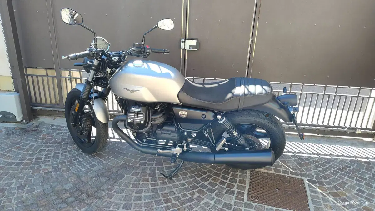 Moto Guzzi V7 Stone (2021 - 24)  (7)
