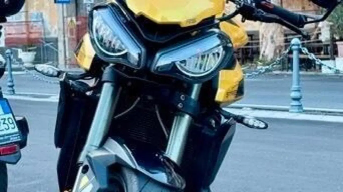 Triumph Street Triple 765 RS (2023 - 26)  (2)