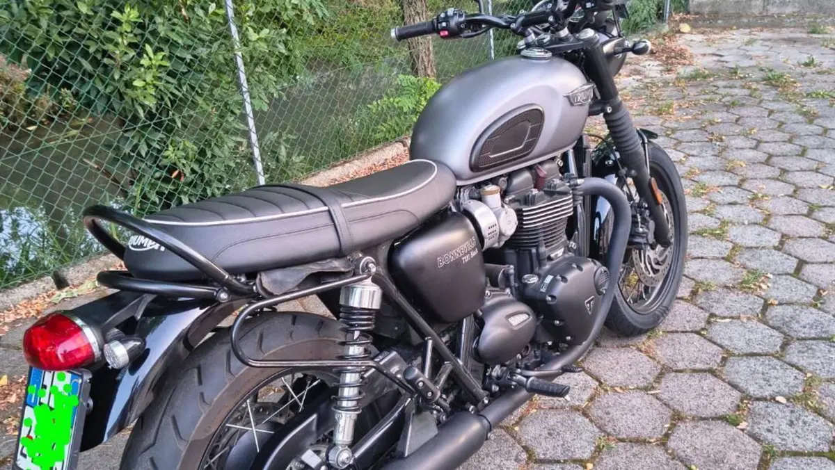 Triumph Bonneville T120 Black (2017 - 20)  (2)