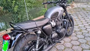 Triumph Bonneville T120 Black (2017 - 20)  (2)