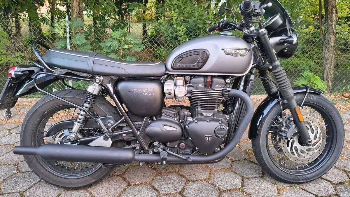 Triumph Bonneville T120 Black (2017 - 20)  (4)
