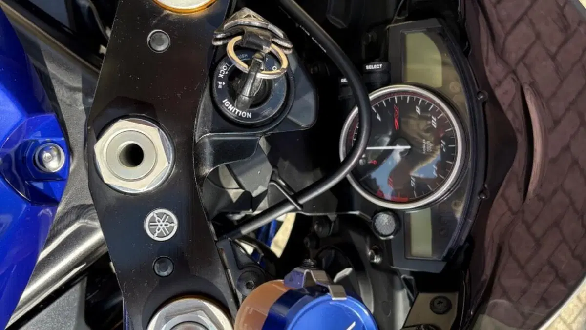 Yamaha YZF R6 (2008 - 09)  (2)