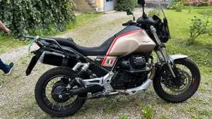Moto Guzzi V85 TT Travel (2021 - 23) 