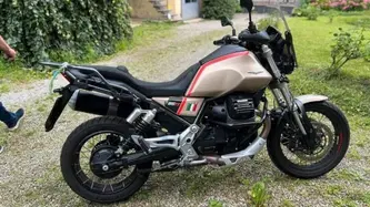 Moto Guzzi V85 TT Travel (2021 - 23)