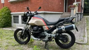 Moto Guzzi V85 TT Travel (2021 - 23)  (2)