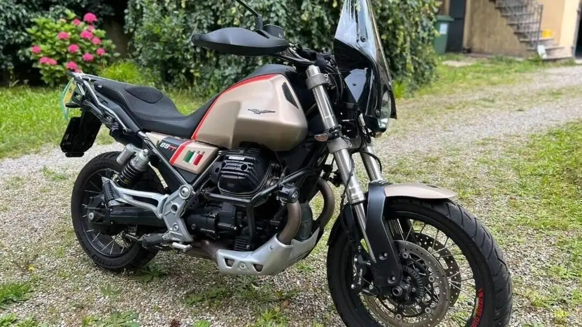 Moto Guzzi V85 TT Travel (2021 - 23)  (4)