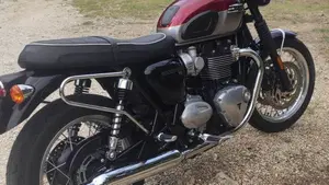 Triumph Bonneville T120 (2021 - 25)  (2)