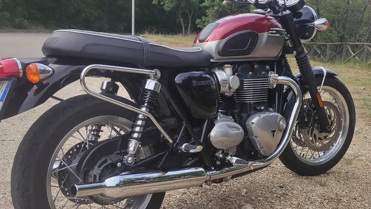Triumph Bonneville T120 (2021 - 25)  (3)