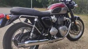 Triumph Bonneville T120 (2021 - 25)  (3)