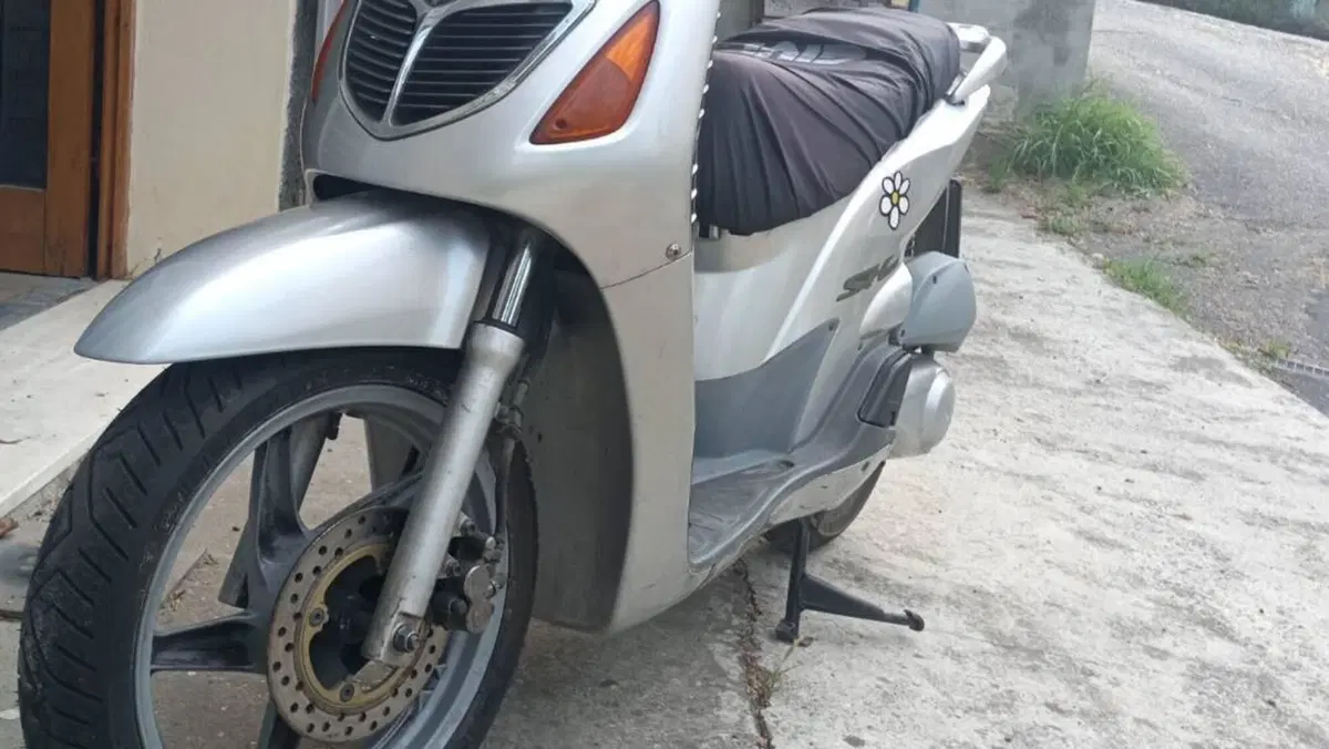 Honda SH 150 (2000 - 06)  (2)