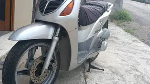 Honda SH 150 (2000 - 06)  (2)