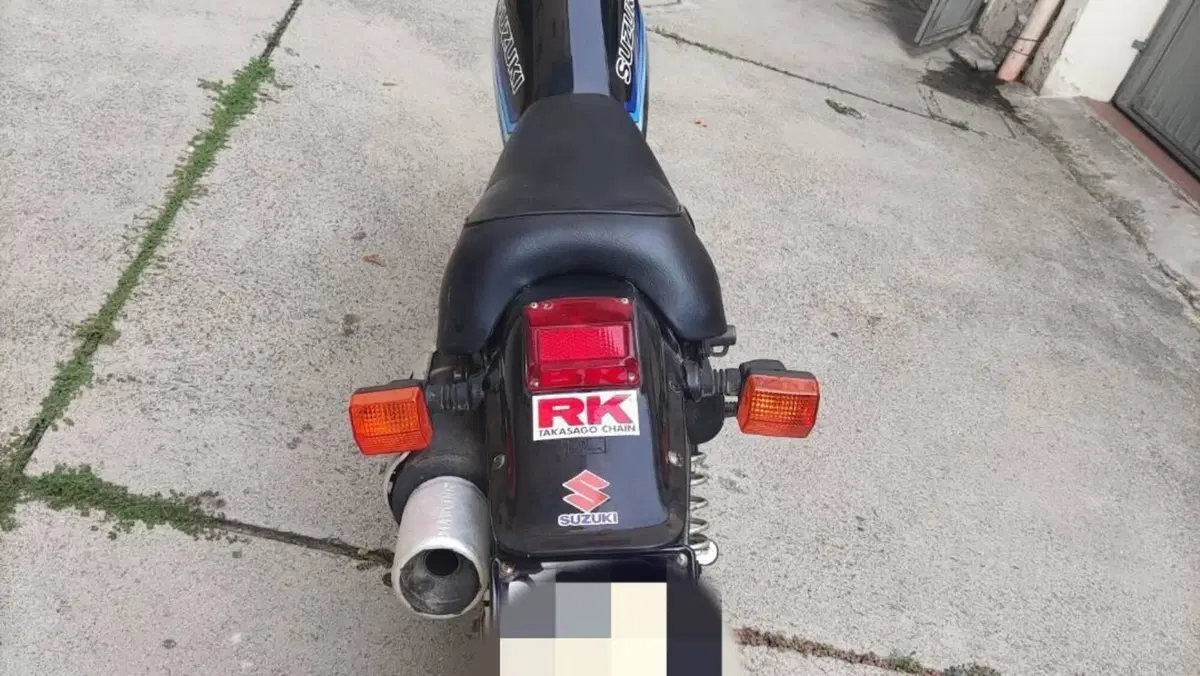 Suzuki   (4)