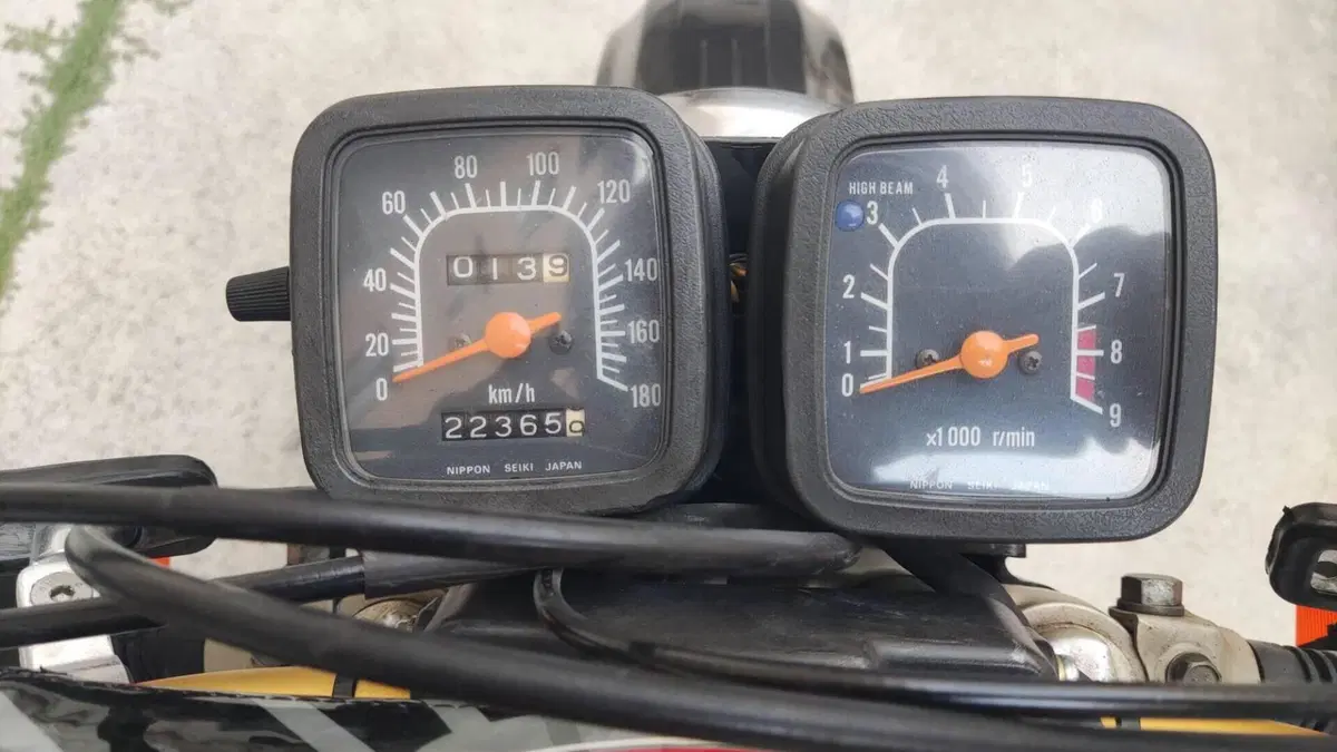 Suzuki   (12)
