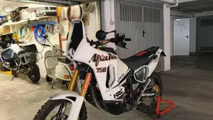 Honda Africa Twin XRV 750 (1993 - 95)  (2)