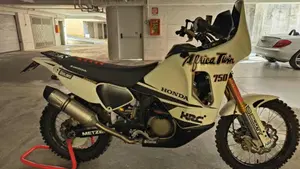 Honda Africa Twin XRV 750 (1993 - 95)  (3)