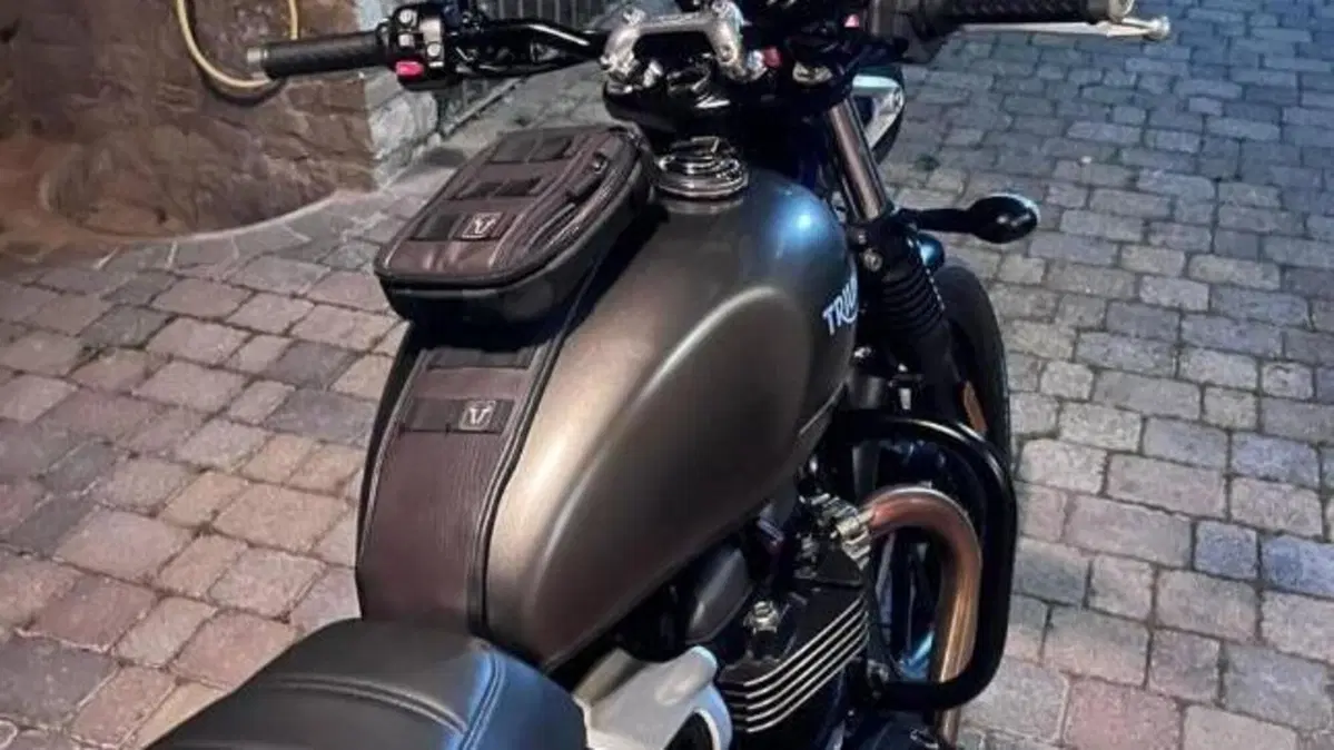 Triumph Street Twin 900 (2021 - 22)  (3)