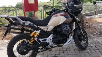 Moto Guzzi V85 TT Travel (2024 - 26)