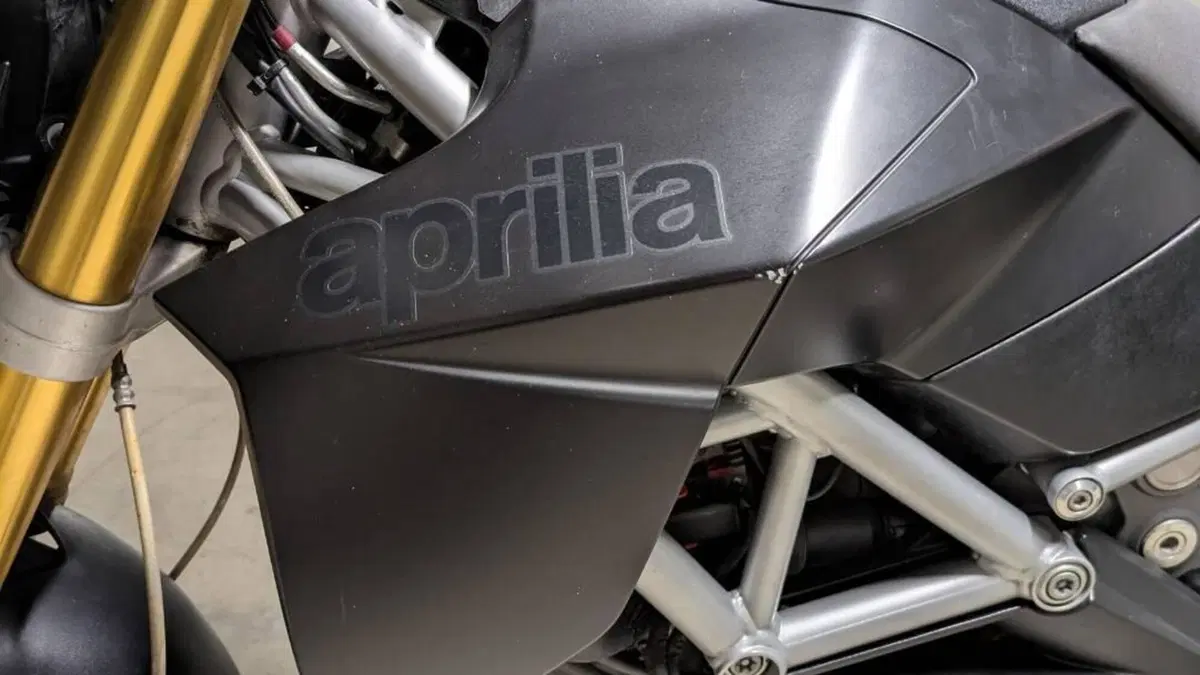 Aprilia Dorsoduro 750 (2009 - 14)  (5)