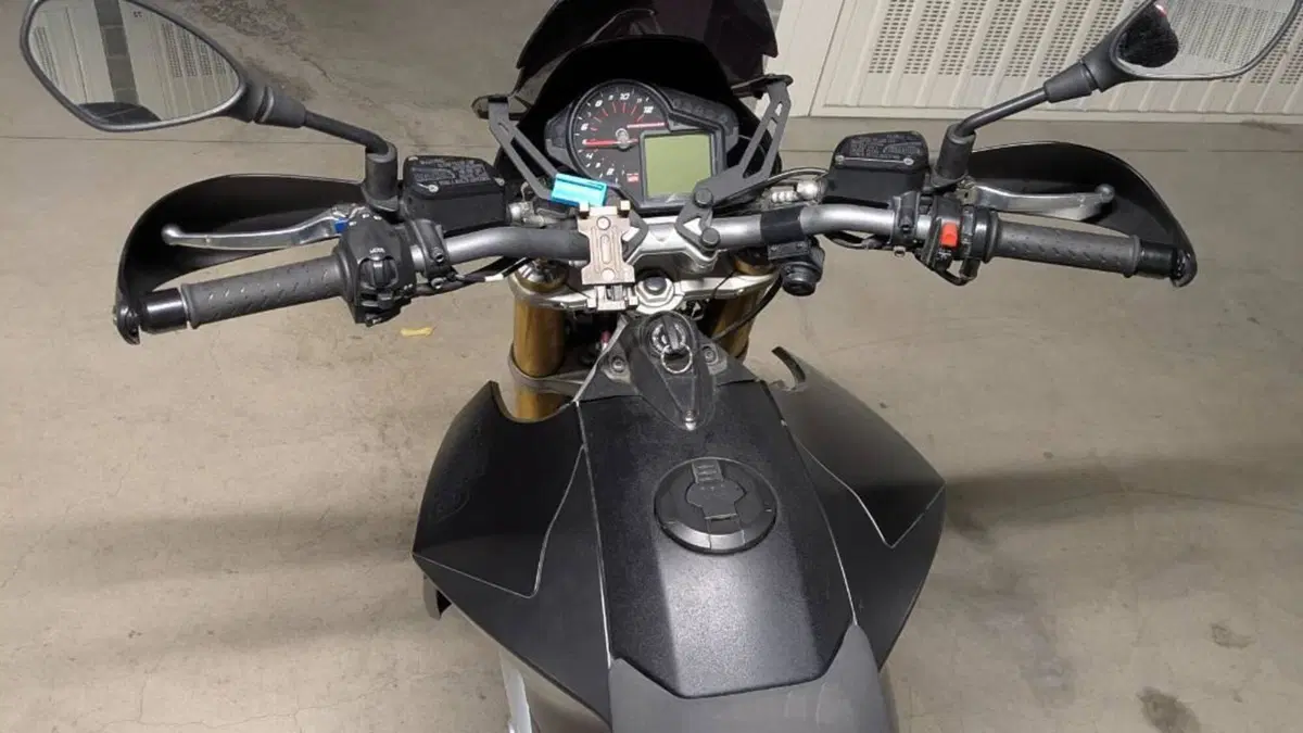 Aprilia Dorsoduro 750 (2009 - 14)  (13)