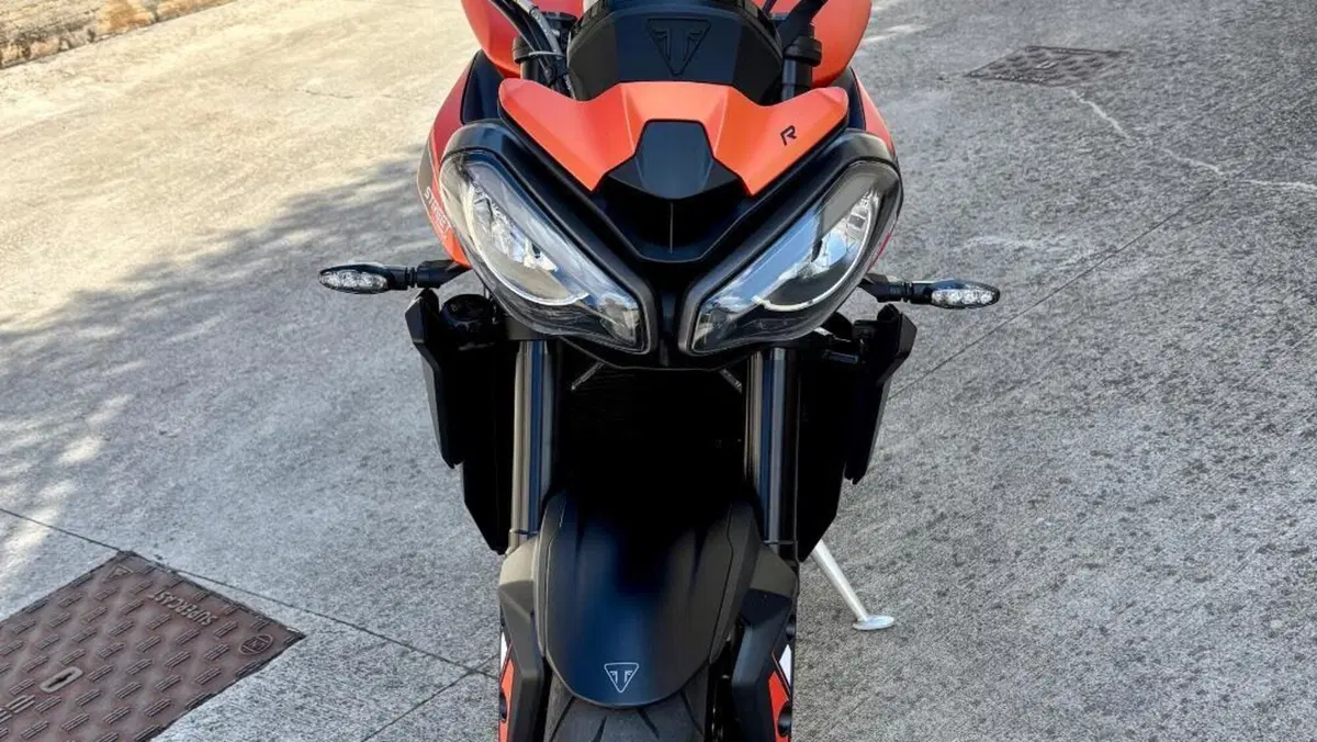 Triumph Street Triple 765 R (2023 - 26)  (2)