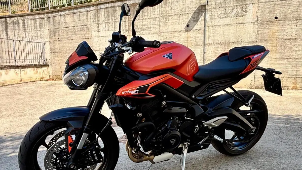 Triumph Street Triple 765 R (2023 - 26)  (3)
