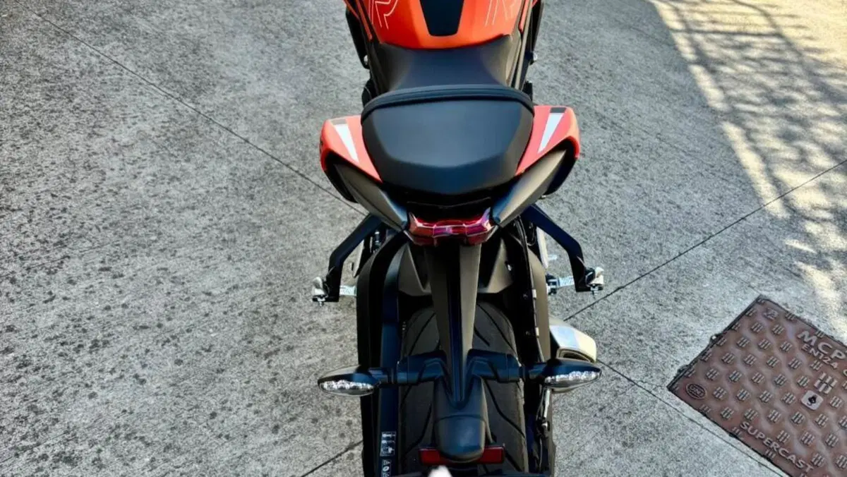 Triumph Street Triple 765 R (2023 - 26)  (5)