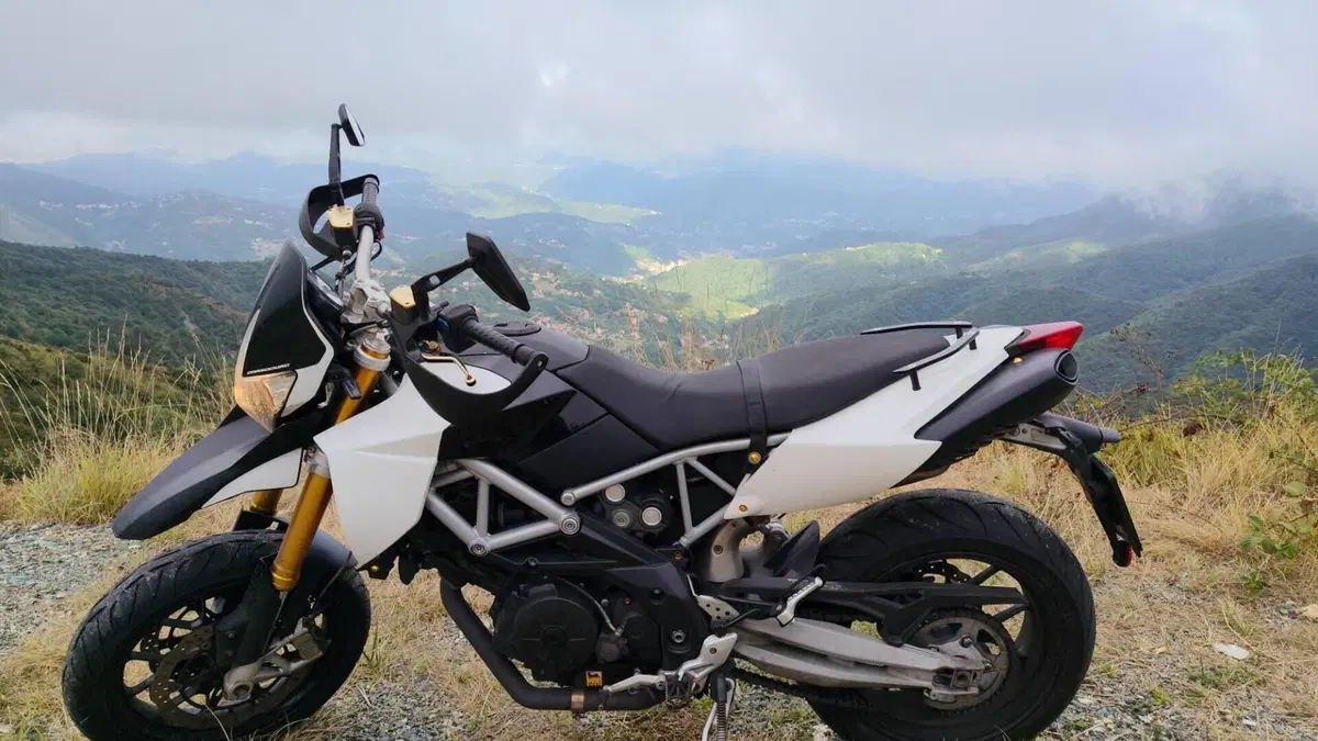 Aprilia Dorsoduro 750 Factory (2010 - 13) 