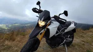 Aprilia Dorsoduro 750 Factory (2010 - 13)  (2)