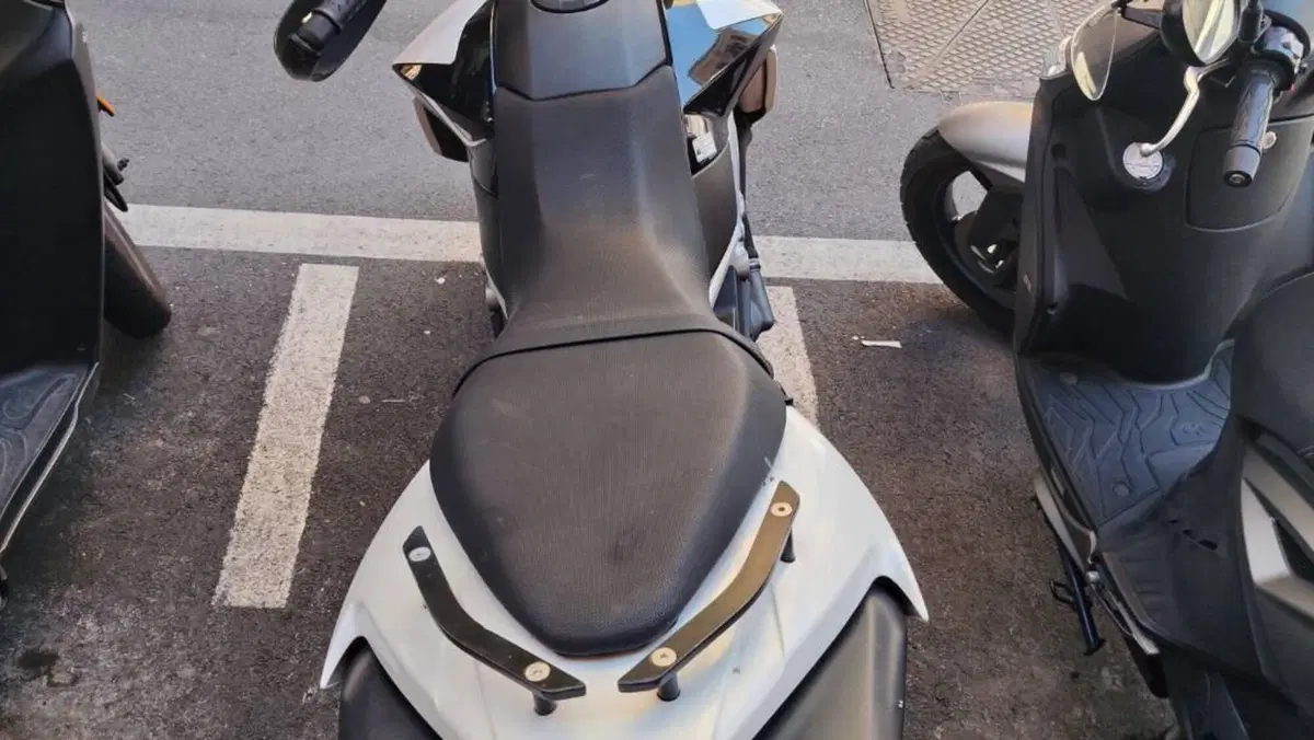 Aprilia Dorsoduro 750 Factory (2010 - 13)  (4)