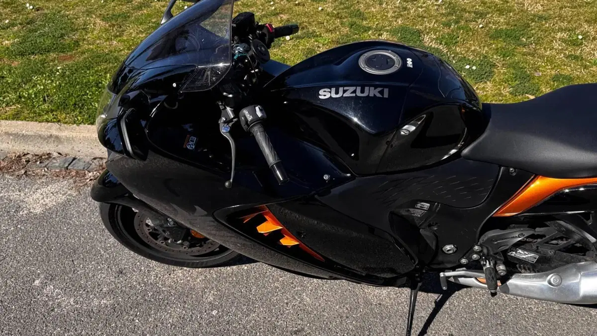 Suzuki GSX 1300 R Hayabusa (2021 - 24)  (11)