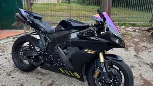 Yamaha YZF R1 (2004 - 05)  (2)