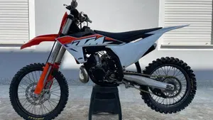 KTM 250 SX (2023)  (2)