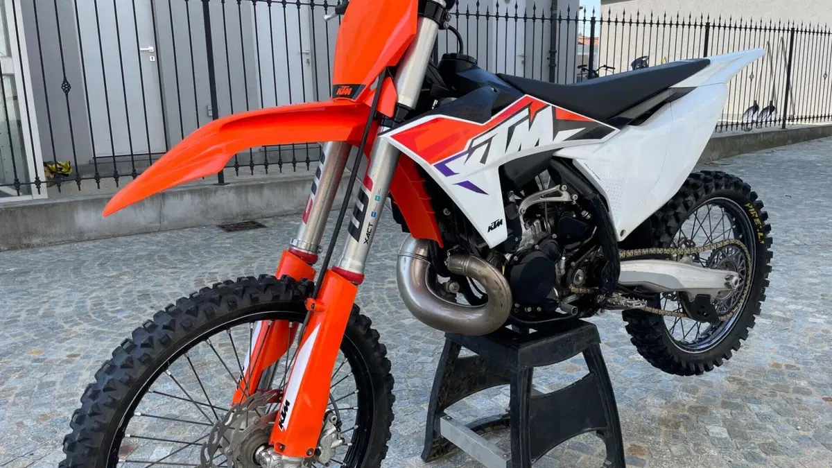 KTM 250 SX (2023)  (3)