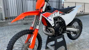 KTM 250 SX (2023)  (3)