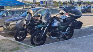 Moto Guzzi V85 TT Centenario (2021 - 22) 