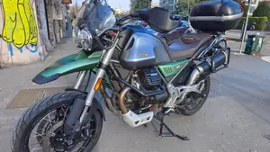 Moto Guzzi V85 TT Centenario (2021 - 22)  (2)