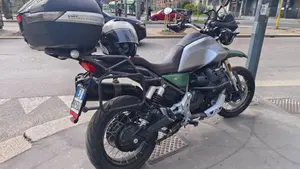 Moto Guzzi V85 TT Centenario (2021 - 22)  (3)