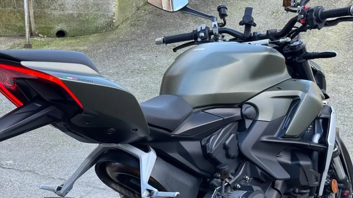 Ducati Streetfighter V2 (2022 - 24)  (7)