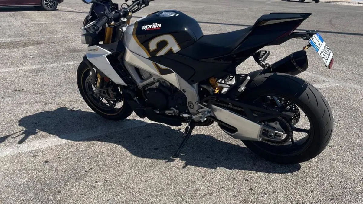 Aprilia Tuono V4 Factory (2021 - 24)  (4)