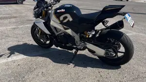 Aprilia Tuono V4 Factory (2021 - 24)  (4)