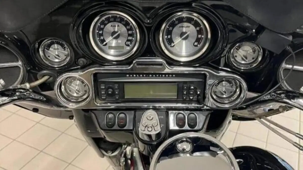 Harley-Davidson 1800 Electra Glide Ultra Classic (2005 - 06) - FLHTCUSE  (2)