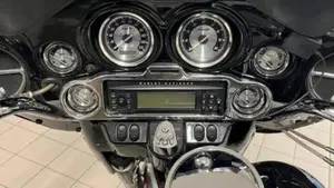 Harley-Davidson 1800 Electra Glide Ultra Classic (2005 - 06) - FLHTCUSE  (2)