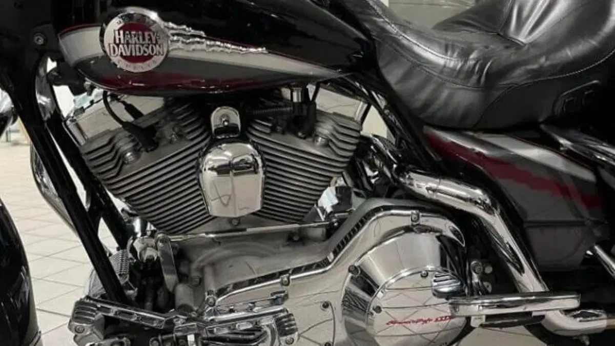 Harley-Davidson 1800 Electra Glide Ultra Classic (2005 - 06) - FLHTCUSE  (4)